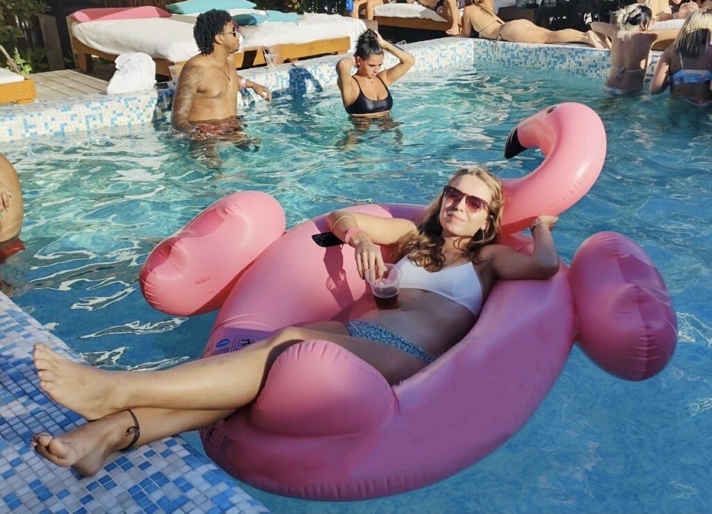 martina-beach-pool