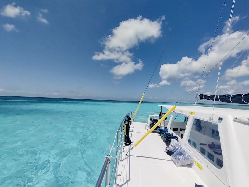 Tour Cozumel: Catamaran Zeiltocht, snorkelen, lunch & Beach Club